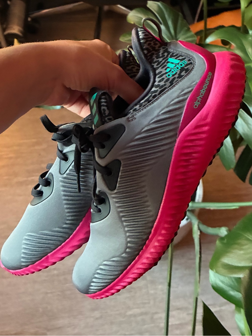 Adidas Alpha Bounce size 7Y